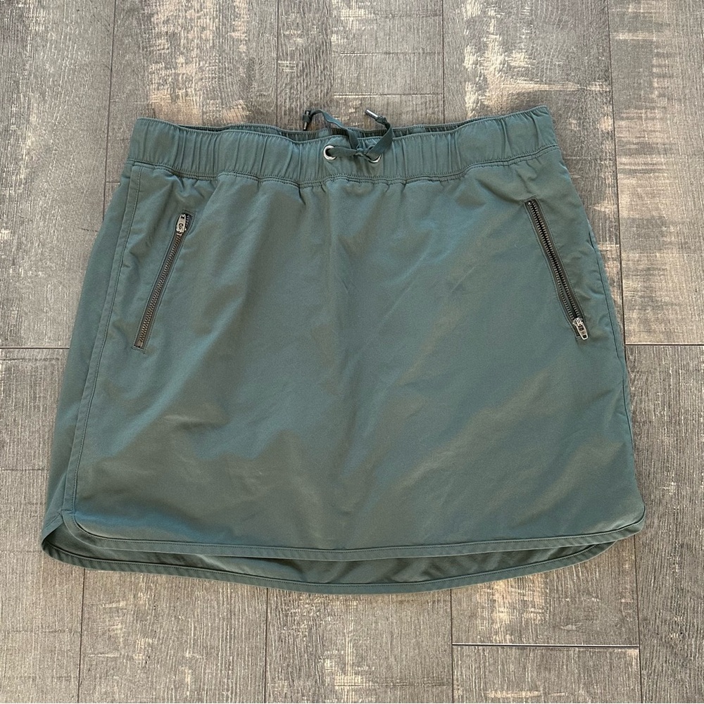 Athleta Skort Green Large Zip Front Pockets & Drawstring, Mesh Lining